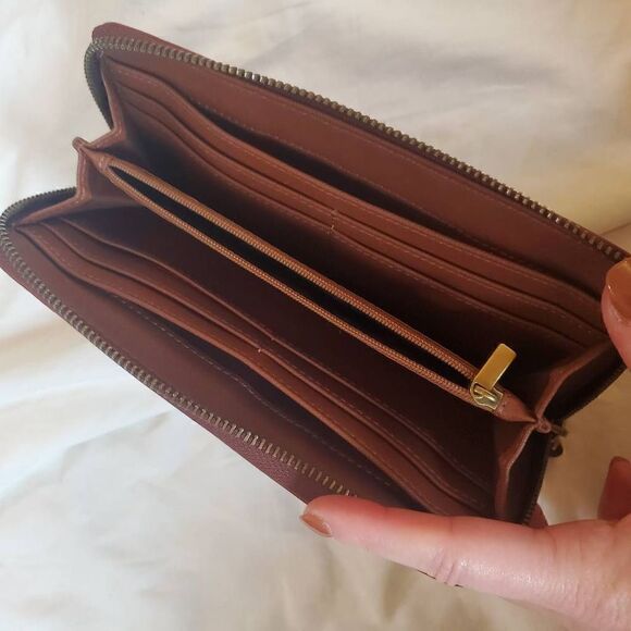 Fossil Tan Leather Wallet - faded back - Picture 6 of 16